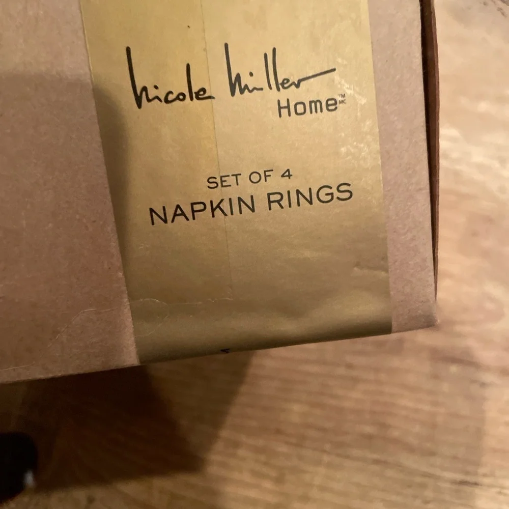 NIB Nicole Miller Home Ivory green gold beaded set of 4 napkin rings holiday